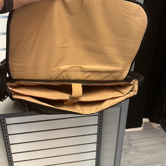 100% Genuine Leather Laptop Bag-Black 18” - Picture 10 of 13